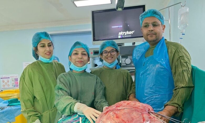 Cloudnine Hospital Doctors Remove16 Kg Giant Uterine Fibroid Preserves Fertility | फरीदाबाद में डॉक्टर्स ने महिला के पेट से निकाला 16 किलो का यूटेराइन फाइब्रॉइड