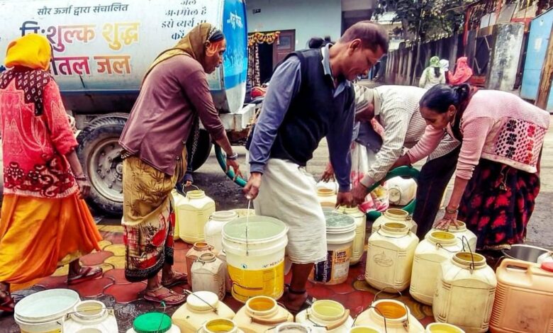 Indore Deaths Reality Check: Contaminated Water Ground Reports From Delhi, Ghaziabad, Noida & Gurugram | ग्राउंड रिपोर्ट: मौत का घूंट पी रही जनता… नोएडा से लेकर दिल्ली तक पानी बना जहर! क्या आपके घर भी पहुंच गया काल?