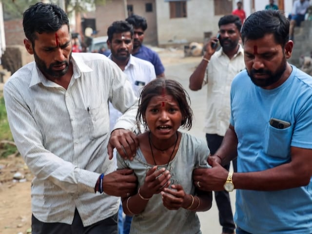 17 साल की नाबालिग को 5 लाख में बेचा, डॉक्टर दंपती पर मानव तस्करी का केस 17 साल की नाबालिग को 5 लाख में बेचा, डॉक्टर दंपती पर मानव तस्करी का केस