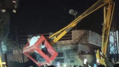 दौसा में हाई वोल्टेज ड्रामा! कोतवाली के बाहर बिजली के खंभे पर चढ़ा युवक, घंटों चला ड्रामा, पुलिस ने ऐसे उतारा