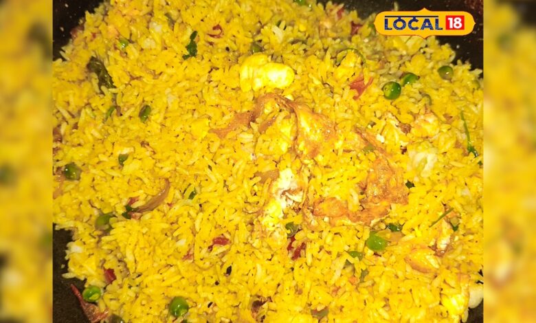 बासी चावल फेंकने से पहले देख लें ये रेसिपी, 10 मिनट में तैयार मटर वाला एग राइस