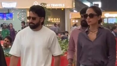 शोभिता ने एयरपोर्ट लुक से किया अट्रैक्ट, कैजुअल आउटफिट में दिखे नागा चैतन्य, पैपराजी को पोज देने से किया मना