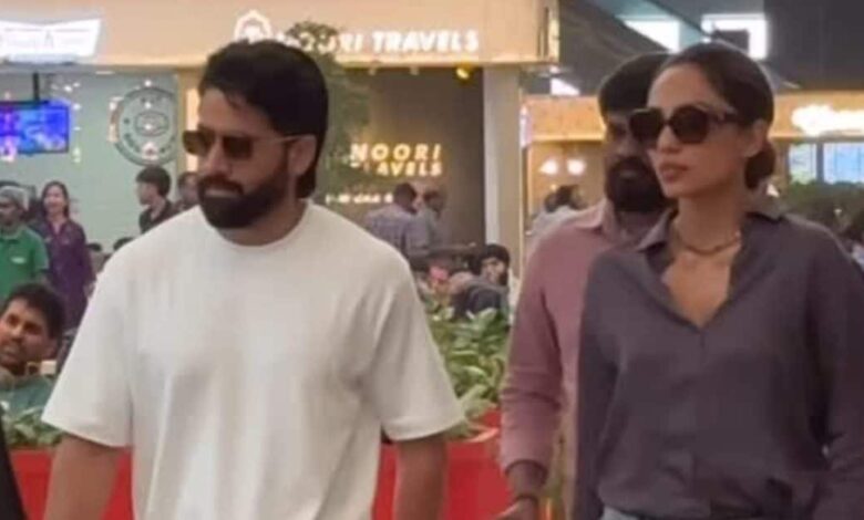 शोभिता ने एयरपोर्ट लुक से किया अट्रैक्ट, कैजुअल आउटफिट में दिखे नागा चैतन्य, पैपराजी को पोज देने से किया मना