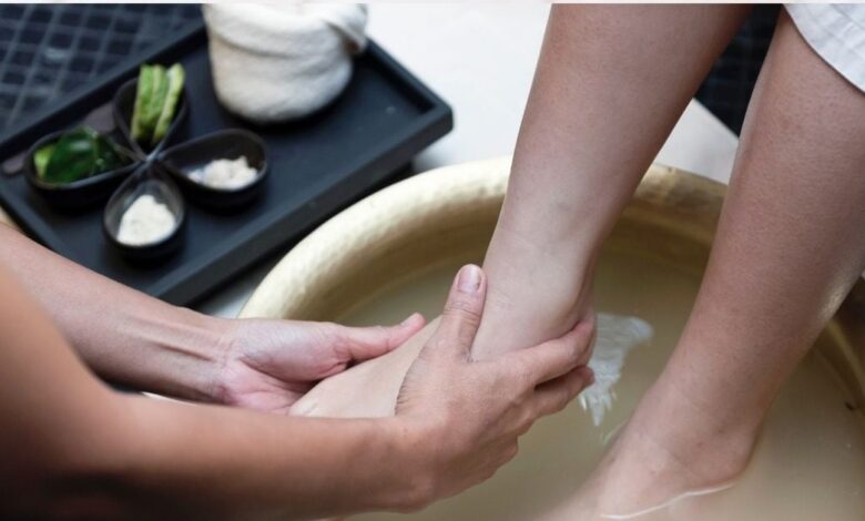 सर्दियों में पैरों की ठंडक दूर करने के आयुर्वेदिक उपाय और फायदे