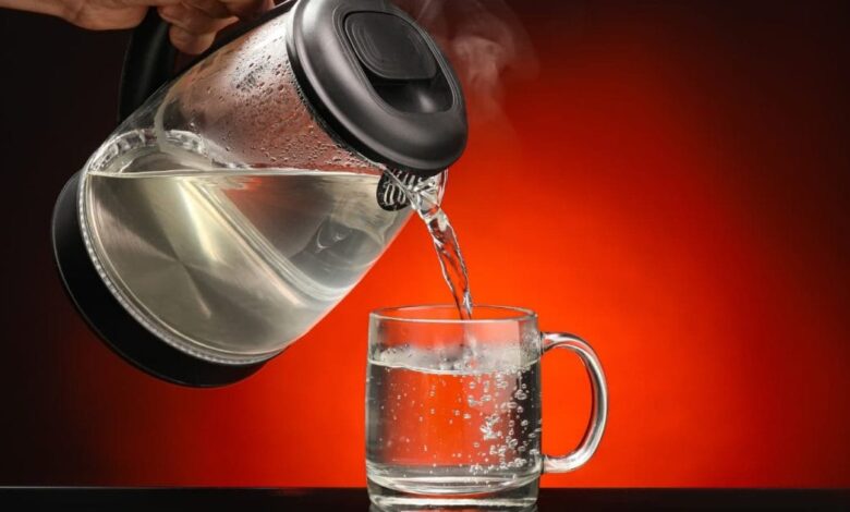 सावधान! सर्दियों में पानी पीते समय इन गलतियों से बचें, नहीं तो आपकी सेहत के लिए साबित हो सकता है खतरनाक!