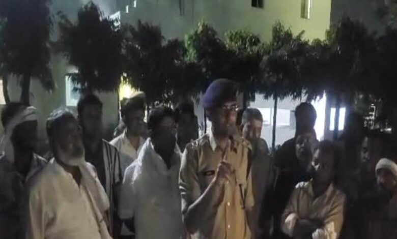 भिवाड़ी में 16 साल के लड़के को दी थर्ड डिग्री, वेंटिलेटर पर पहुंचा नाबालिग, थाने के बाहर धरने पर बैठे कांग्रेसी