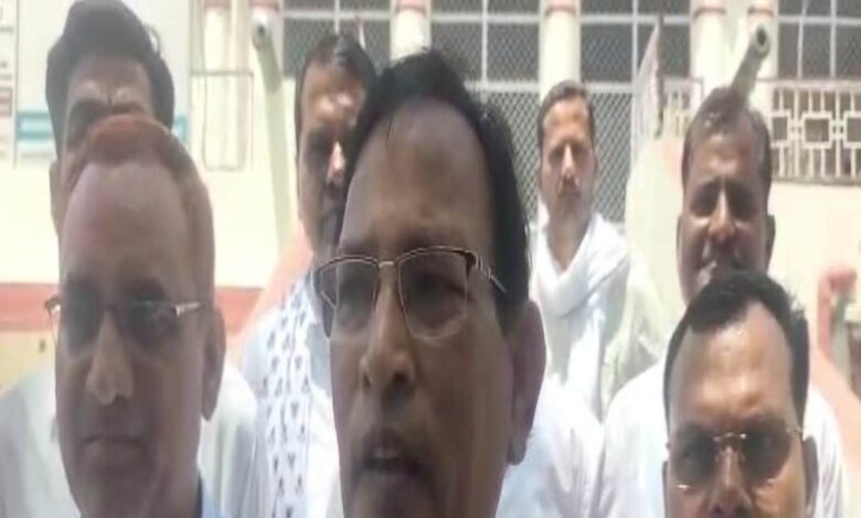 विधायक का फूटा गुस्सा! कलेक्टर टीना डाबी के सामने बोले- 'अधिकारी खुद को टाटा-बिरला न समझें'