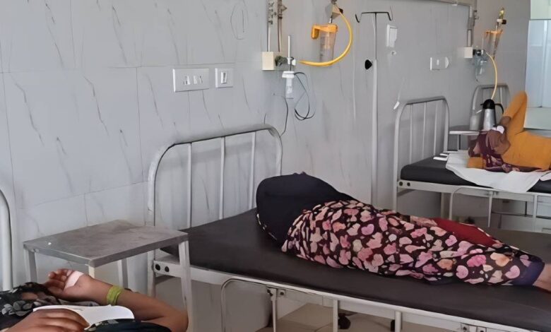 शादी में नेग की राशि पर मची 'महाभारत', रणभूमि बन गया पूरा गांव, एक-दूसरे पर टूट पड़े लोग और जमकर चले लाठी-भाटा