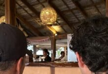 2700 करोड़ का मालिक सुपरस्टार, बेटा गांव-गांव जाकर कमा रहा 4500 रुपये, न स्टार किड वाला रुतबा, न फिल्मों का शौक