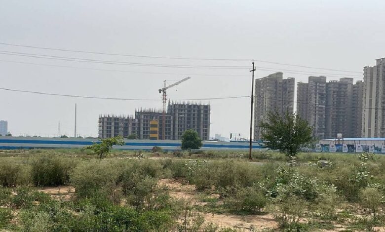 Plot demand rising in real estate market: क्या फ्लैटों से टूट गया मोह? अब प्लॉट में मनमर्जी घर बनाकर रहना चाहते हैं लोग? कौन सी बात ने किया इशारा