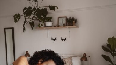 Sleep Tips: रातोंरात ठीक हो जाएगी स्लीप साइकिल, बैडरूम में लगाएं ये 8 प्लांट, कमरे की खूबसूरती के साथ बढ़ेगी दिमाग की शांत