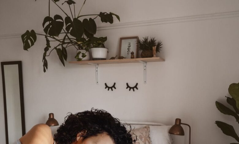 Sleep Tips: रातोंरात ठीक हो जाएगी स्लीप साइकिल, बैडरूम में लगाएं ये 8 प्लांट, कमरे की खूबसूरती के साथ बढ़ेगी दिमाग की शांत