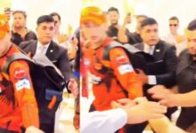 VIDEO: अभिषेक शर्मा के साथ हुई छेड़छाड़? पागल फैनगर्ल ने जबरदस्ती हाथ पकड़कर खींचा, सुरक्षा गार्ड ने मुश्किल से छुड़ाया