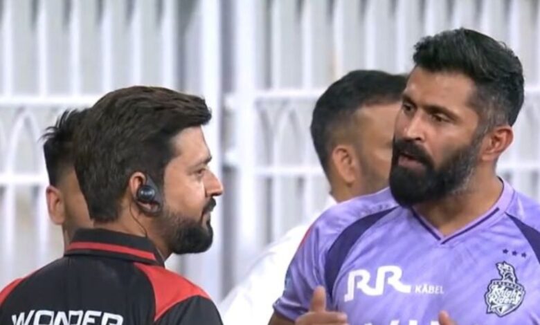 अंगकृष ने बल्ला पटका... अभिषेक नायर अंपायर से भिड़े, 'ऑब्सट्रक्टिंग द फील्ड' नियम क्या है? क्या केकेआर के साथ खेल हो गया?