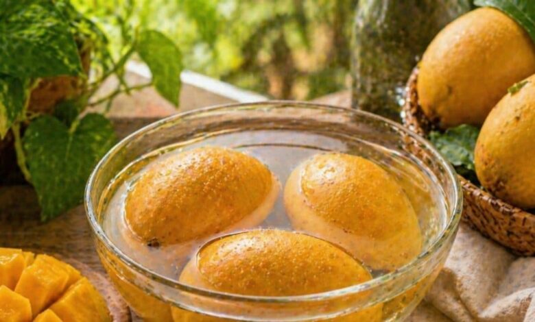 आम खाने का सही तरीका क्या है? जानिए गर्मियों में आम खाते समय किन बातों का रखें ध्यान, वरना बढ़ सकती है परेशानी!