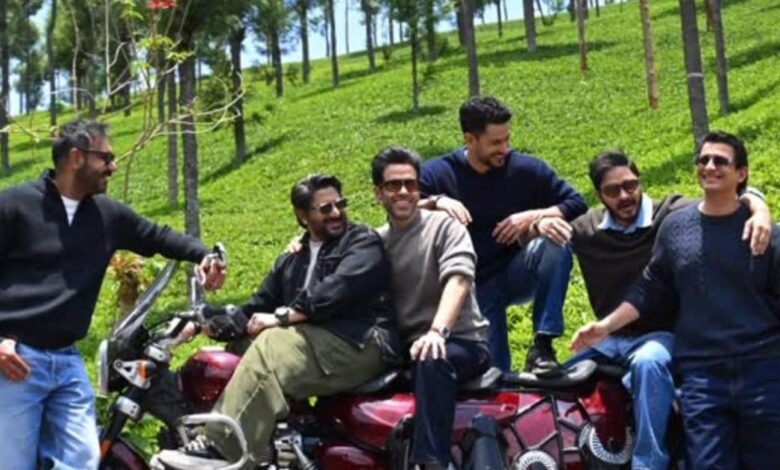 ऊटी में सेट होगी 'गोलमाल 5' की कहानी, शुरू हुई फिल्म की शूटिंग, एक बाइक पर दिखे 6 हीरो, अजय ने शेयर किया पोस्ट