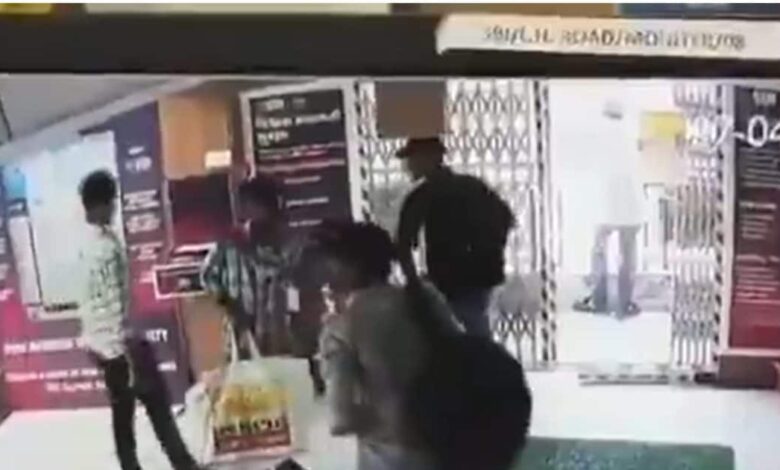 कैश मूवमेंट को जानबूझकर बनाया निशाना? अलार्म किया बंद और दिनदहाड़े SBI बैंक में लूट लिए 50 लाख, सूरत में मचा कोहराम