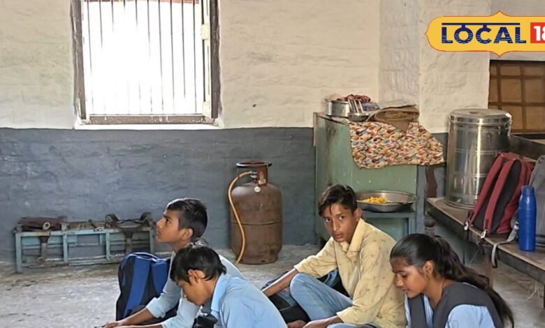 खुल गई हकीकत, कोटा में गर्मी और धुएं के बीच हो रही पढ़ाई; क्लास के बाहर जल रही किताबें!