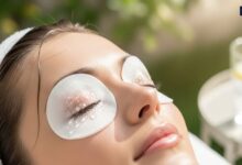 गर्मियों में आंखों पर ठंडा कॉटन पैड रखने से क्या होता है? खुद ही आजमाकर देख लीजिए नतीजा