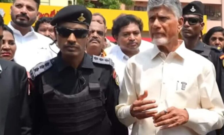 चंद्रबाबू नायडू के जन्मदिन कार्यक्रम में अचानक बेहोश हुआ NSG कमांडो, मची अफरातफरी