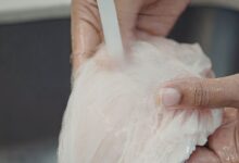 चिकन बनाने से पहले धोना चाहिए या नहीं? अगर आप करते हैं ये गलती तो कोई फायदा नहीं, जानें क्या कहते हैं एक्सपर्ट