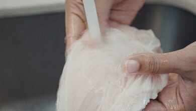 चिकन बनाने से पहले धोना चाहिए या नहीं? अगर आप करते हैं ये गलती तो कोई फायदा नहीं, जानें क्या कहते हैं एक्सपर्ट