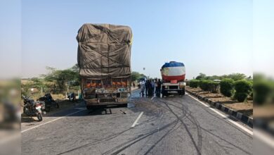 जयपुर-कोटा हाईवे पर पलटा टैंकर, सड़क पर फैला सरसों तेल, लूटने उमड़ी भीड़, देखें वीडियो