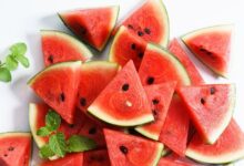 तरबूज के साथ बीज चबाकर खाएंगे, तो क्या होगा? सेहत के लिए फायदेमंद या नुकसानदायक, एक्सपर्ट से समझिए