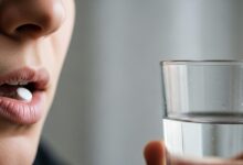 दवा खाते समय कर रहे हैं ये बड़ी गलती! जान लें नार्मल पानी से खानी है या गुनगुने पानी से...