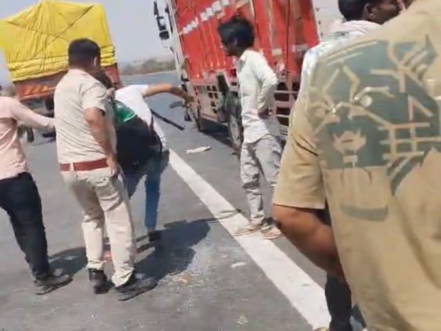 वायरल वीडियो से खुली पोल! अलवर में पुलिसकर्मी ने ट्रक चालक को बेरहमी से पीटा