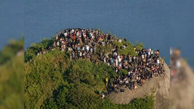 ब्राजील में पहाड़ी पर थे 200 सैलानी, तभी शुरू हो गई गोलियों की तड़तड़ाहट, क्या हुआ आगे? देखें वीडियो