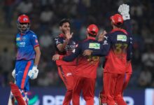 भुवनेश्वर-हेजलवुड के आगे चारों खाने चित दिल्ली, आरसीबी ने 39 गेंदों में जीत लिया मैच