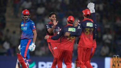 भुवनेश्वर-हेजलवुड के आगे चारों खाने चित दिल्ली, आरसीबी ने 39 गेंदों में जीत लिया मैच