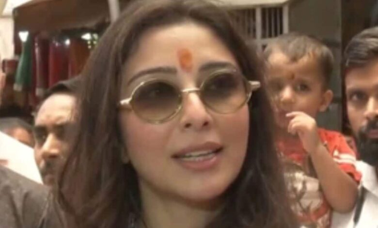 'मराठा पहचान या राजनीति? भाषा विवाद के बीच टैक्सी ड्राइवरों के सपोर्ट में गरजीं सेलिब्रिटी- 'रोजी-रोटी का सवाल'