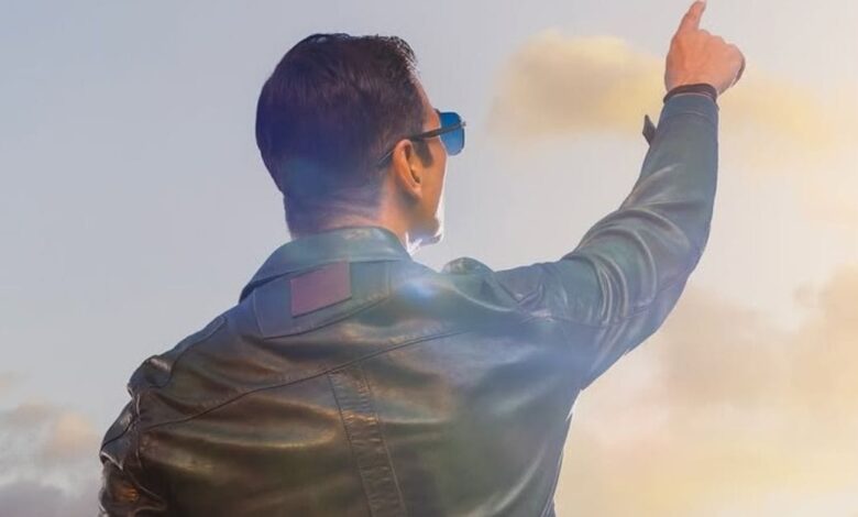 महीने की कमाई थी महज 4 हजार, 1 फोटोशूट से चमकी किस्मत, बिना गॉडफादर बन बैठा बॉलीवुड का सुपरस्टार