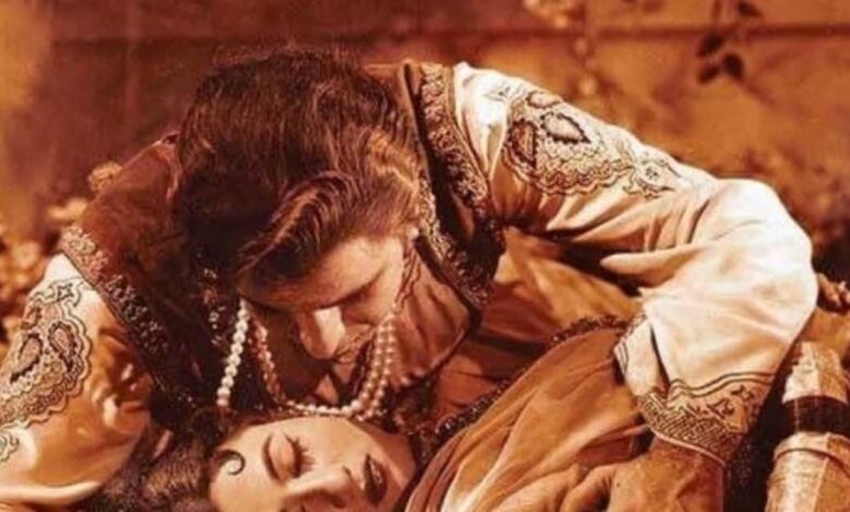 'मुगल-ए-आजम' के सेट पर नहीं था 1 भी टॉयलेट, पानी पीना छोड़ देते थे कलाकार, वहीदा रहमान-महमूद ने शुरू की अनोखी पहल