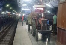 मेड़ता रोड स्टेशन पर लापरवाही, प्लेटफॉर्म पर ट्रॉलियों के बीच फंसे यात्री, सुरक्षा पर सवाल