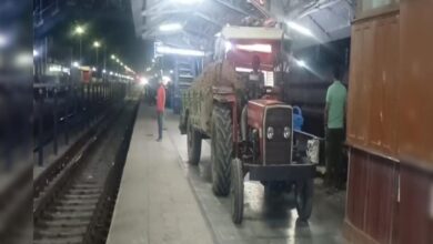 मेड़ता रोड स्टेशन पर लापरवाही, प्लेटफॉर्म पर ट्रॉलियों के बीच फंसे यात्री, सुरक्षा पर सवाल