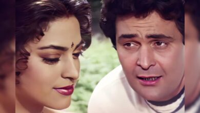 रुठी हुई जूही चावला को बांसुरी बजाकर मनाते हैं ऋषि कपूर,अलका याग्निक संग कुमार सानू ने गाया 4.23 मिनट का हिट गाना