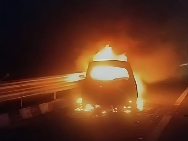 अलवर में भीषण हादसा: कार में आग लगने से 5 श्रद्धालुओं की जिंदा जलने से मौत!