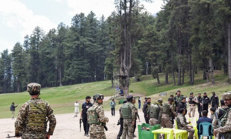 वेटर, रसोइए और शेयर ट्रेडर्स...भेष बदल नेटवर्क फैला रहे आतंकी, पहलगाम की बरसी से पहले खुला राज