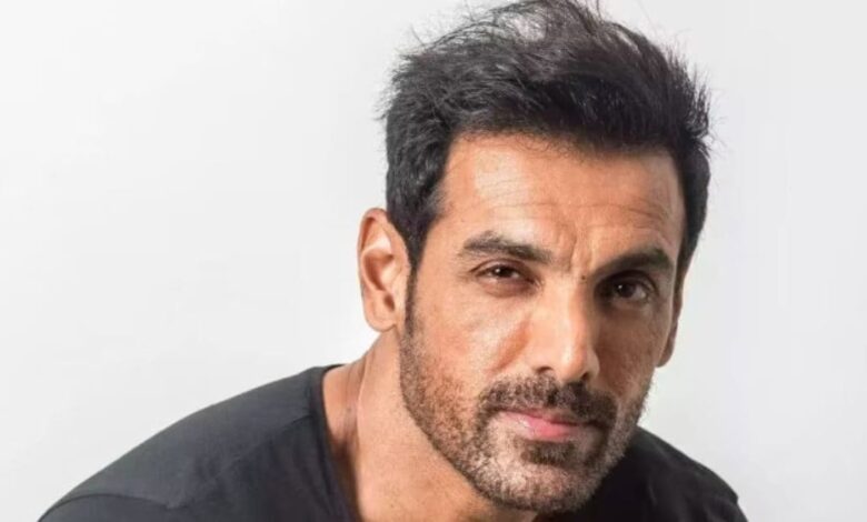 वो मुलाकात जिसने सबका दिन बना दिया: जॉन अब्राहम और उनके पुराने ड्राइवर का मिलन, सादगी देख आप भी हो जाएंगे कायल