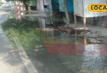 सड़क पर बहा पानी... सुविधा के नाम पर बनी मुसीबत! सड़क खोदते ही फट गई पानी की पाइपलाइन, लोगों का हुआ बुरा बेहाल