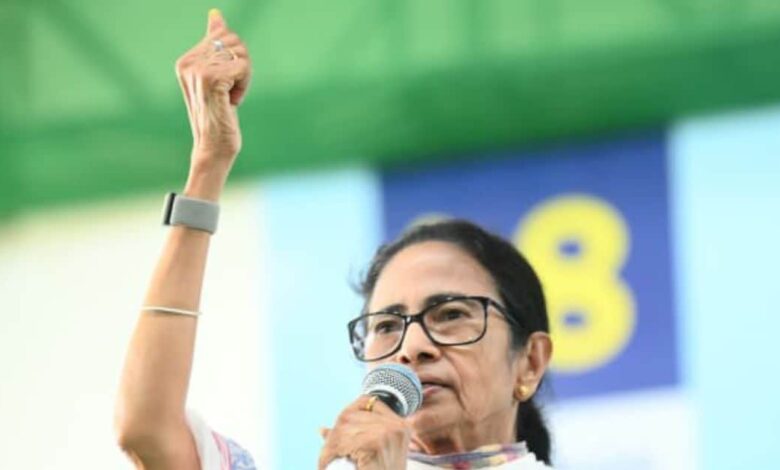 सबको नौकरी दूंगी...सबको नौकरी दूंगी... PAC पर ताला लगने से खफा ममता का ऐलान, इतना मोह क्‍यों?