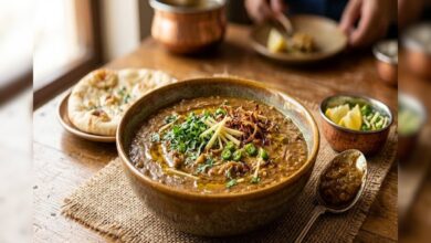 सुबह-सुबह बिरयानी का तड़का! हिंडन विहार की हलीम वाली प्लेट ने बना दिया सबको दीवाना, देखें वीडियो