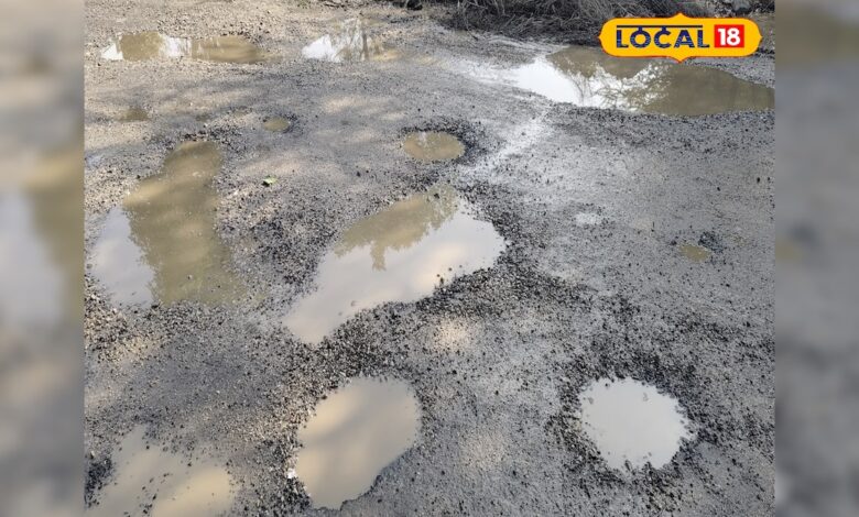 सुरेरा-दांतारामगढ़ मार्ग पर गड्ढे तब्दील, ग्रामीण बोले- जल्द मरम्मत नहीं हुई तो बड़ा हादसा तय