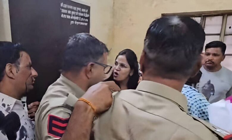 दिल्ली सीएम रेखा गुप्ता पर पोस्ट कर बुरा फंसा राजस्थान कांग्रेस का यह नेता, मच गया बवाल, गिरफ्तार