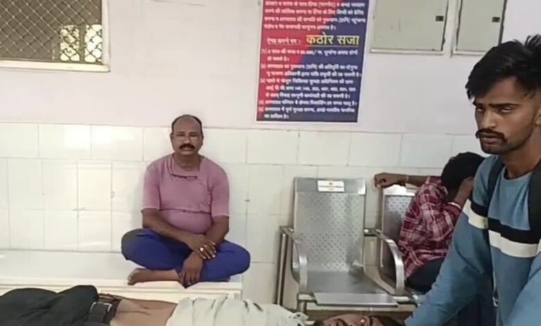 ओवरलोड ऑटो पलटने से मची चीख-पुकार, 3 छात्र गंभीर रूप से घायल, ड्राइवर के पास भी बैठे थे लोग