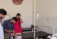 गुस्साई पत्नी ने पति को भूसे के जलते ढेर में धकेला, अधजली हालत में रात को ससुराल में फेंककर हुई फरार