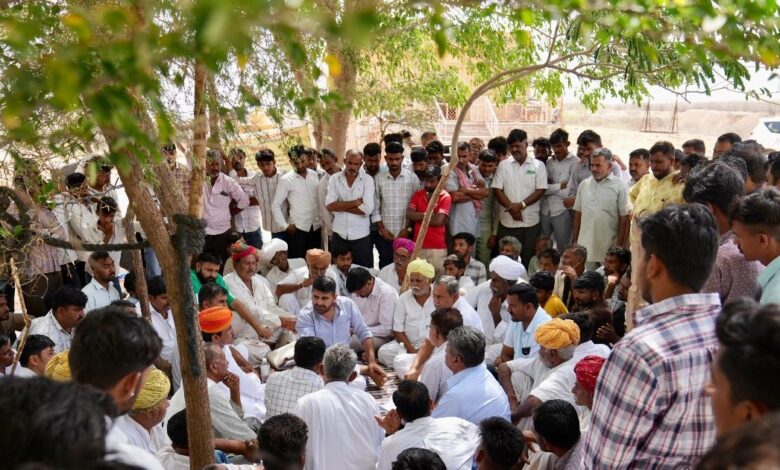 बाड़मेर में बढ़ा मजदूर आंदोलन, वार्ता बेनतीजा, धरना स्थल पर ही सो रहे रविन्द्र सिंह भाटी